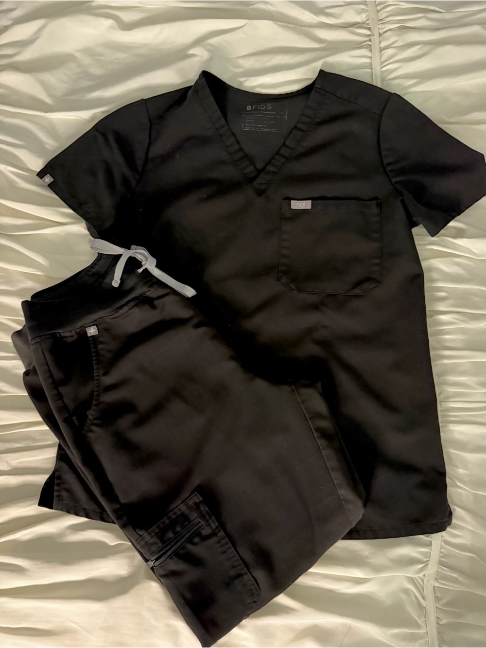 Figs Women's Black Scrub Top and Jogger Pants Set
